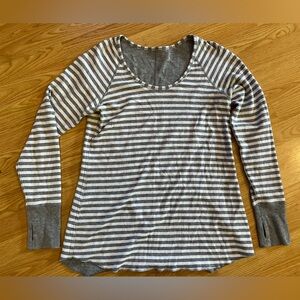 lululemon athletica REVERSIBLE 2-in-1 Long Sleeve Tee.  PERFECT L-XL